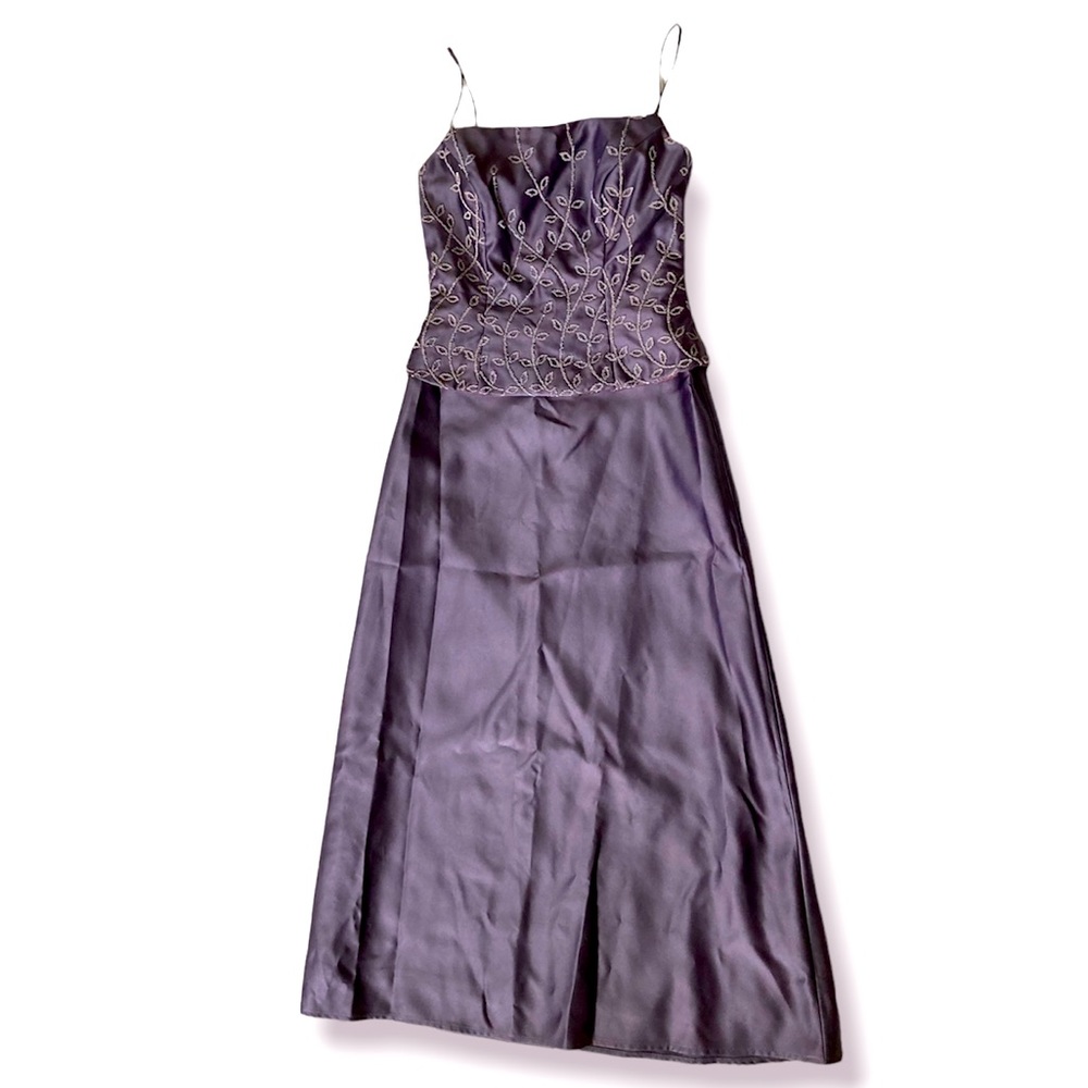 Vintage formal dress. Y2K. Soft Lavender with white beaded detail. Size 6.